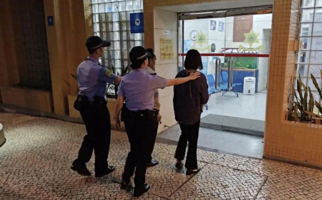內(nèi)地夫婦澳門撿錢包未上交，涉“拾遺不報(bào)罪”被警方拘捕：最高可判一年
