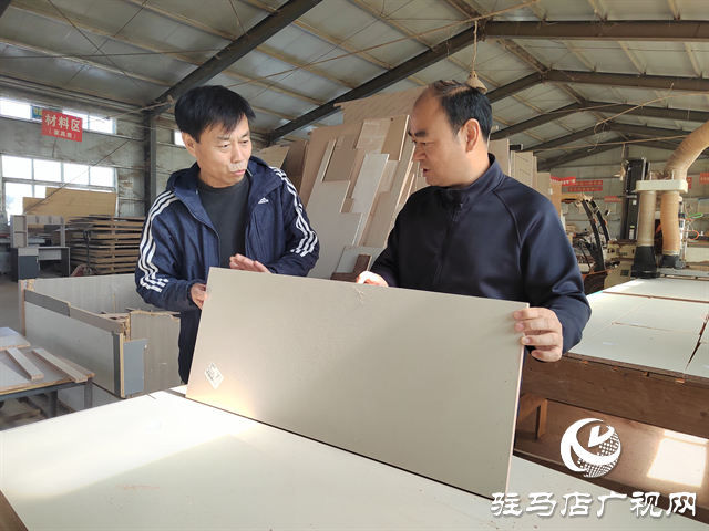 市公安局駐泌陽縣高邑鎮(zhèn)王灣村第一書記楊波:堅(jiān)持為民初心 帶領(lǐng)村民增收致富