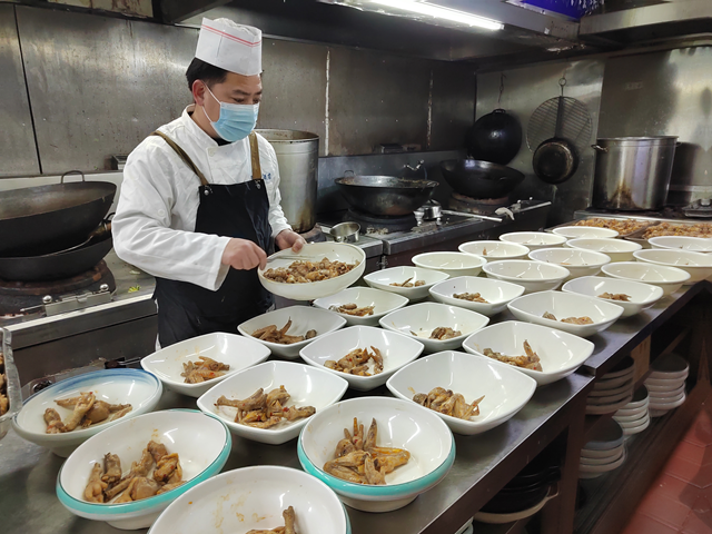 駐馬店：年夜飯預(yù)訂火熱 激發(fā)餐飲消費潛能