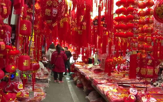 駐馬店：蛇年新春將至 年畫市場火熱