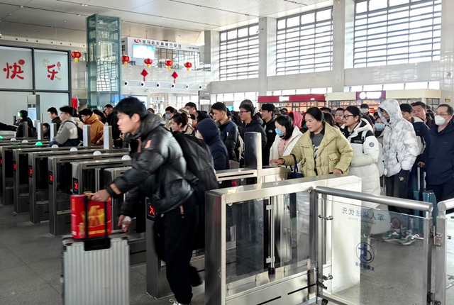 駐馬店車務段迎來春運第一波旅客出行高峰