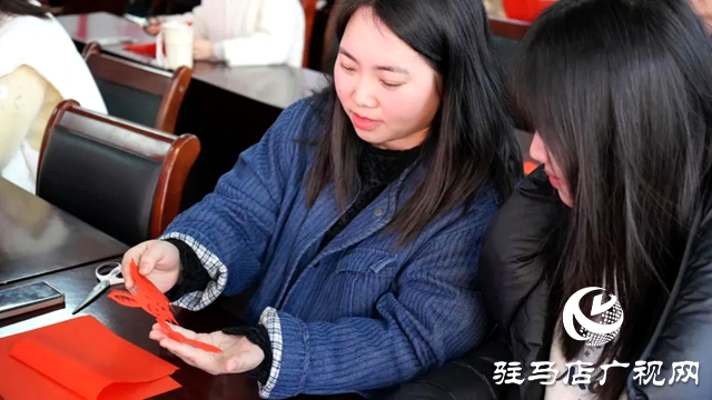 駐馬店市衛(wèi)生健康委員會(huì)組織開(kāi)展“剪紙鬧元宵 喜慶迎佳節(jié)”主題活動(dòng)