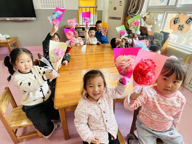 駐馬店市實(shí)驗(yàn)幼兒園開展感恩主題教育活動