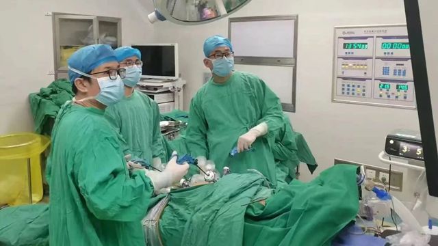 駐馬店市中醫(yī)院成功為老年結(jié)腸癌患者實施高難度腹腔鏡根治術(shù)