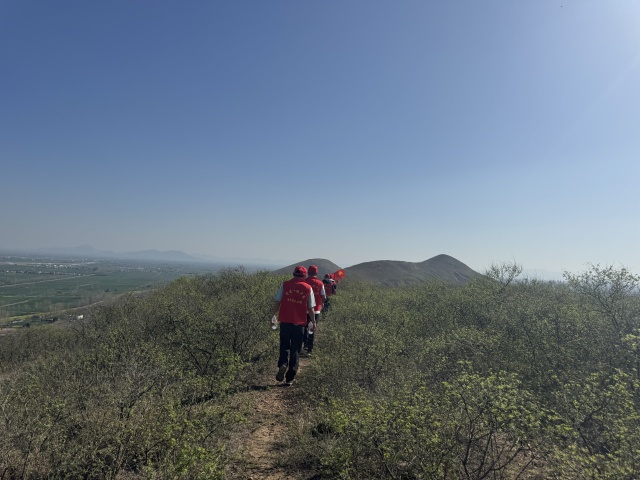 春滿長(zhǎng)靈健步行 齊心共聚玉山情 玉山鎮(zhèn)開展環(huán)保踏春徒步活動(dòng)助力鄉(xiāng)村振興