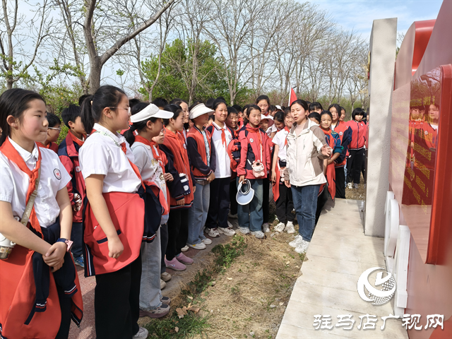  駐馬店市第二十八小學(xué)開展“走進(jìn)春天擁抱自然”主題實(shí)踐活動