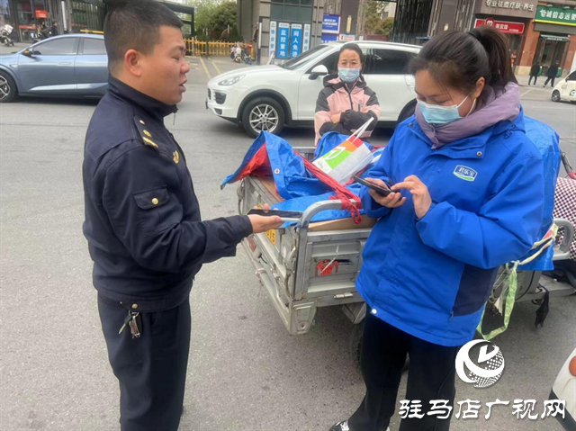 開發(fā)區(qū)城管局執(zhí)法人員撿到手機歸還失主