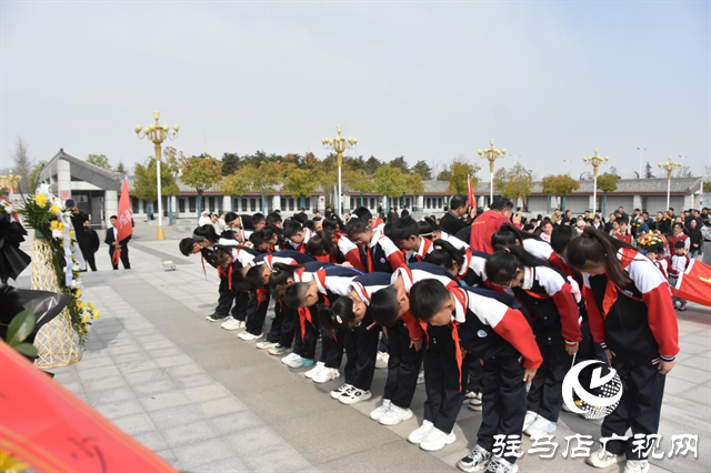  追尋紅色足跡  爭做時代新人—駐馬店市第二十七小學(xué)開展2025年清明祭英烈主題教育實踐活動