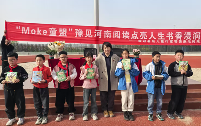 名家進(jìn)校園 書香滿天中