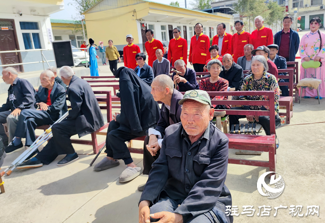 泌陽縣文聯(lián)老體協(xié)聯(lián)袂送文藝 銅山鄉(xiāng)敬老院喜綻“夕陽”紅