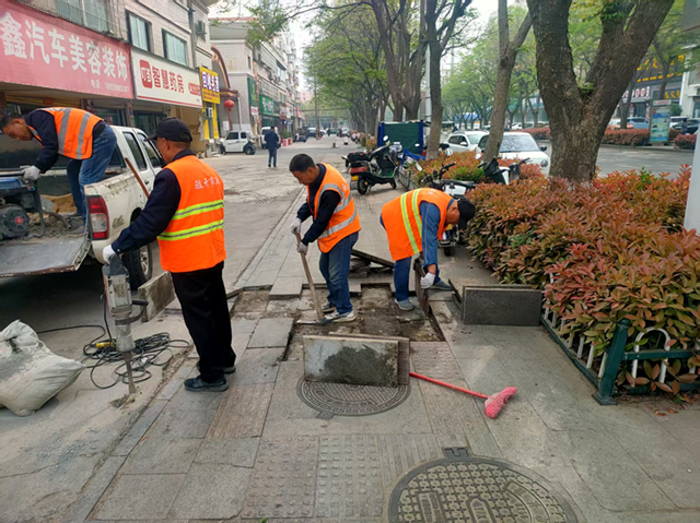  開發(fā)區(qū)城市管理局：開展春季市政設(shè)施維修養(yǎng)護工作