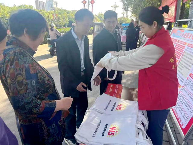 駐馬店市政協(xié)機(jī)關(guān)開展全民國家安全教育日宣傳活動