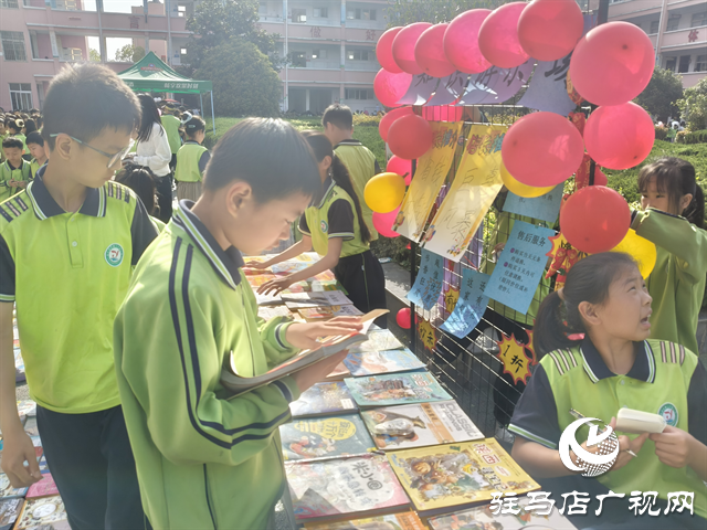 駐馬店市第二十四小學(xué)舉行首屆“書香校園 共享閱讀”圖書經(jīng)貿(mào)節(jié)