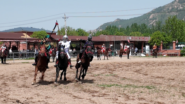 “五一”假期呼朋喚友  游山玩水騎馬露營 ——泌陽縣下碑寺鄉(xiāng)角子山馬術(shù)文化藝術(shù)節(jié)開幕