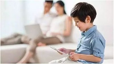 不做“低頭族”！一招教你緩解頸椎前傾