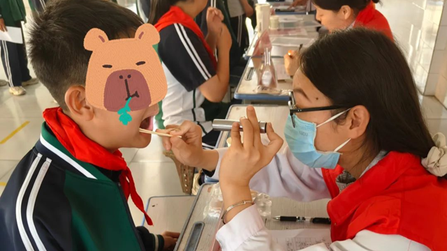春意融融護童心 健康種子播校園——駐馬店市中醫(yī)院“送醫(yī)下基層 健康進校園”志愿活動走進馮張莊小學(xué)