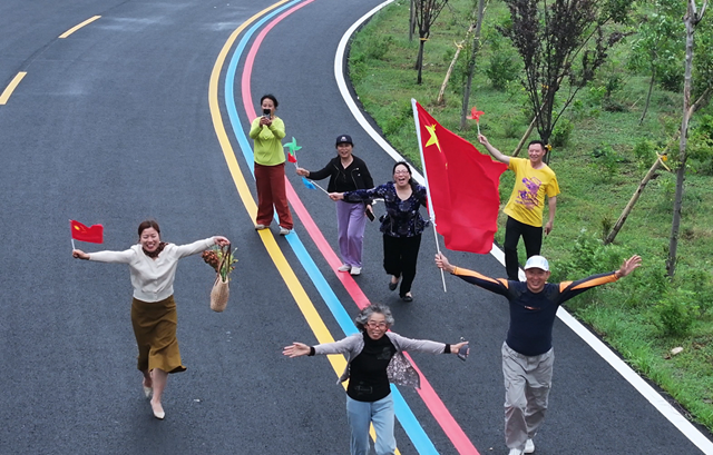 確山縣：彩虹公路“繪”文旅新畫卷 “網(wǎng)紅路”引客流量翻倍