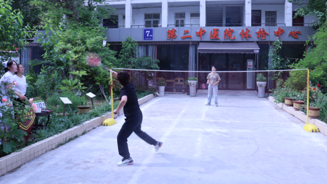 活力綻放迎五一 醫(yī)心聚力展風(fēng)采——駐馬店市第二中醫(yī)院“五一”系列活動(dòng)圓滿(mǎn)舉行