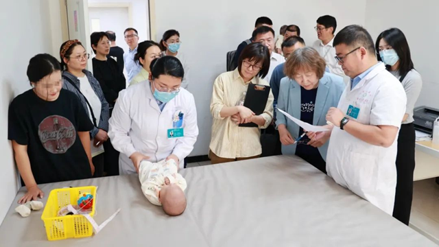 中國殘聯(lián)與聯(lián)合國兒童基金會專家組蒞臨駐馬店市中心醫(yī)院婦女兒童醫(yī)院指導(dǎo)培訓(xùn)