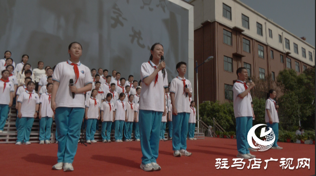 駐馬店第四中學(xué)舉辦親子經(jīng)典誦讀比賽