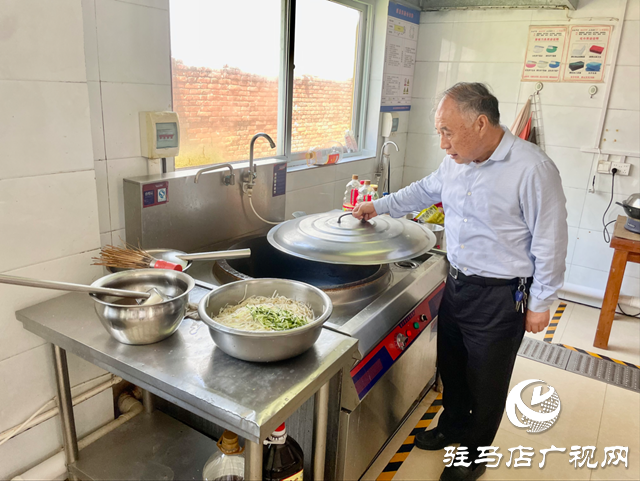中國殘聯(lián)副主席張銀良看望殘疾人