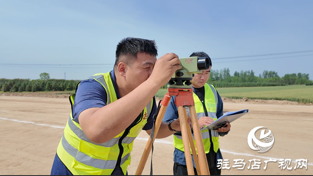 “五一”堅守筑通途 駐馬店107國道東移項目建設者用汗水詮釋勞動擔當