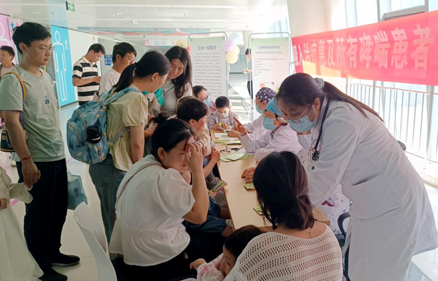 駐馬店市中心醫(yī)院婦女兒童醫(yī)院開展“世界哮喘日”義診活動