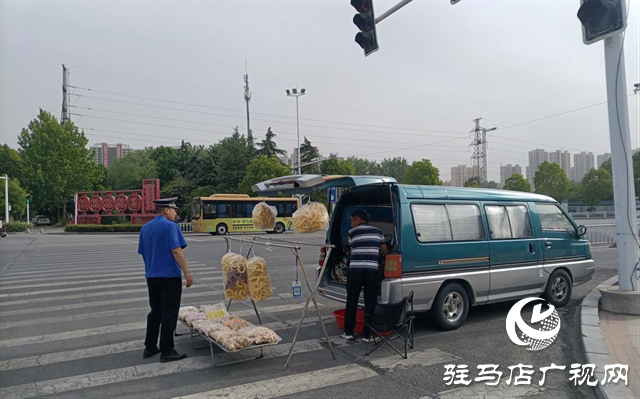  示范區(qū)城管局：全天候整治流動攤點還路于民保暢通