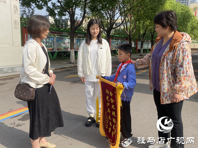 點贊拾金不昧好少年！姚明熙同學 好樣的！