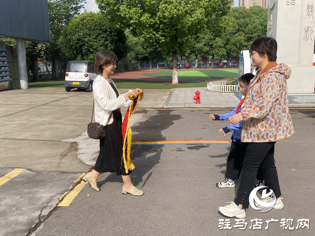 點贊拾金不昧好少年！姚明熙同學 好樣的！