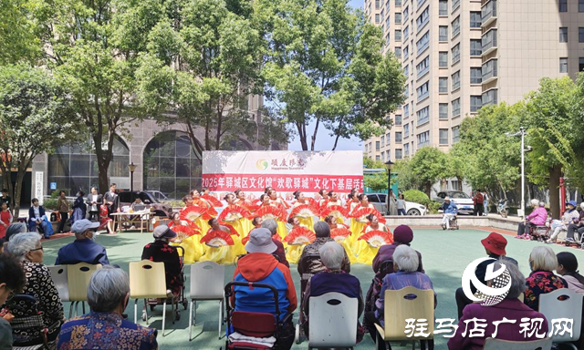 驛城區(qū)文化館“感恩母親節(jié)”慰問演出走進養(yǎng)老院