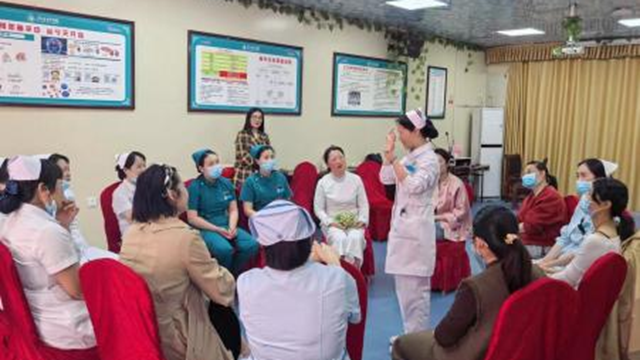 駐馬店市中醫(yī)院開(kāi)展5·12護(hù)士節(jié)系列活動(dòng)