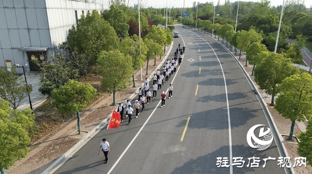 駐馬店聯(lián)通舉辦“強(qiáng)健體魄，健康生活”徒步拉練活動(dòng)
