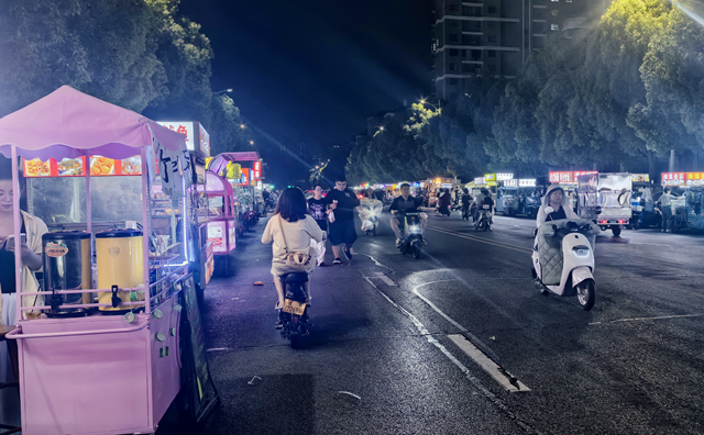 駐馬店：夜市經(jīng)濟(jì)點亮城市“夜生活” 煙火氣中涌動發(fā)展新活力