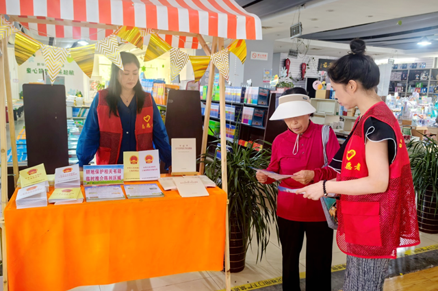 駐馬店市自然資源和規(guī)劃局驛城分局開展耕地保護(hù)宣傳年活動