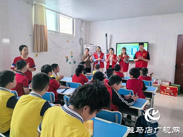 中共新蔡縣委黨校開展“牽起愛心之手，同看美麗風(fēng)景”愛心助殘志愿服務(wù)活動
