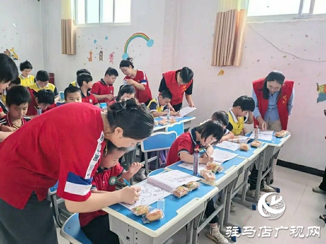 中共新蔡縣委黨校開展“牽起愛心之手，同看美麗風(fēng)景”愛心助殘志愿服務(wù)活動