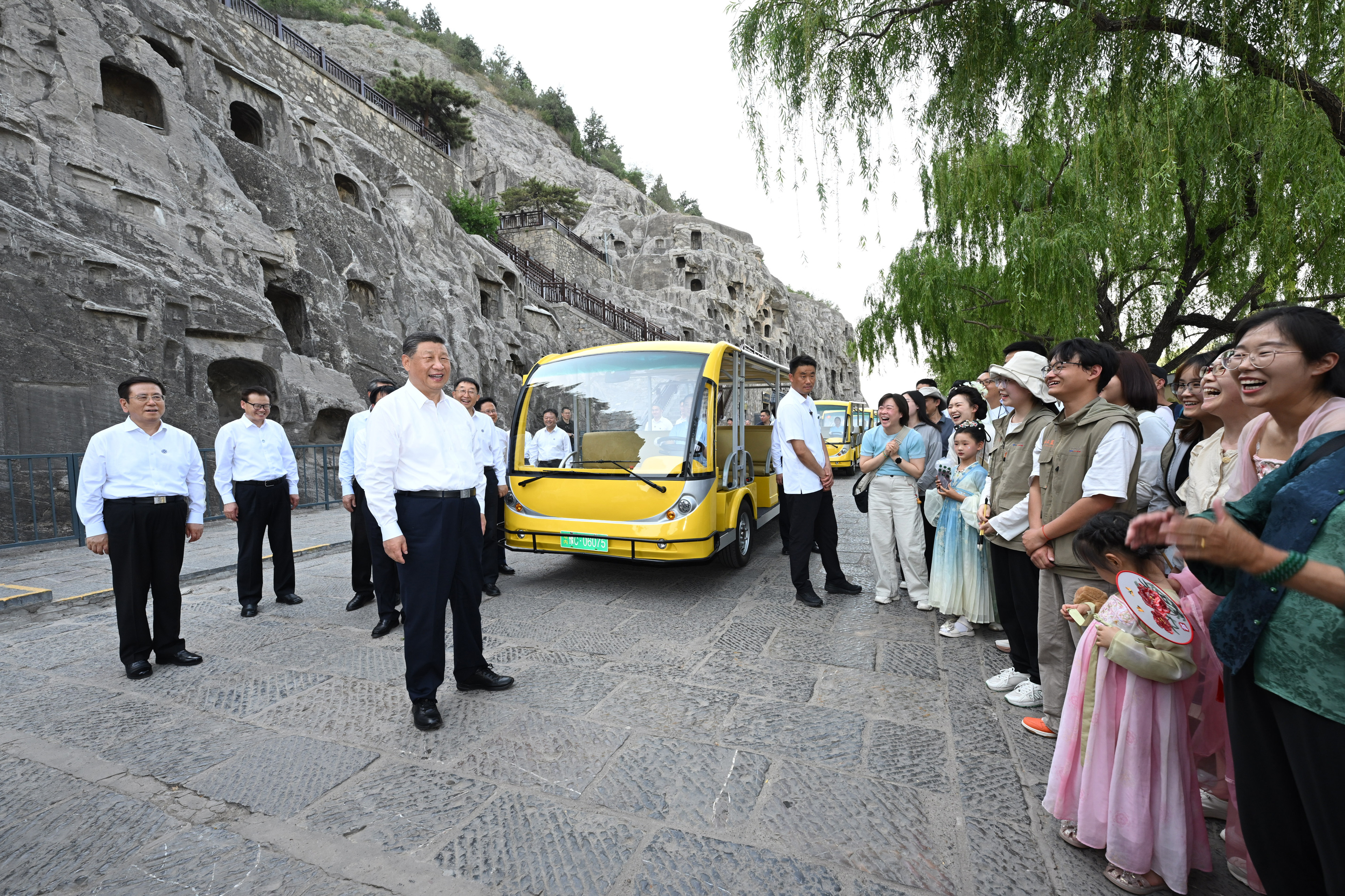 習(xí)近平在河南洛陽市考察調(diào)研