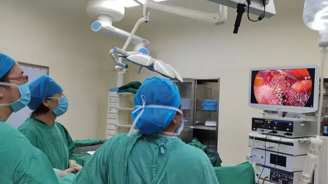 駐馬店市中醫(yī)院婦二科創(chuàng)新技術(shù)：一網(wǎng)雙效！腹腔鏡下側(cè)腹壁懸吊術(shù)解決子宮脫垂與尿失禁