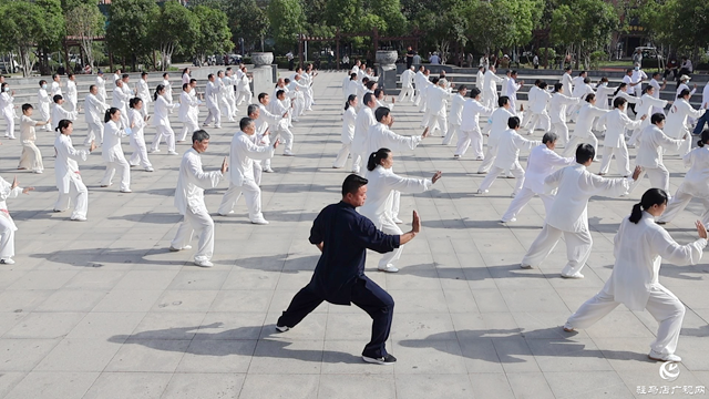 正陽縣：300余名銀齡太極愛好者聯(lián)動展演 傳承國粹譜寫幸福新篇