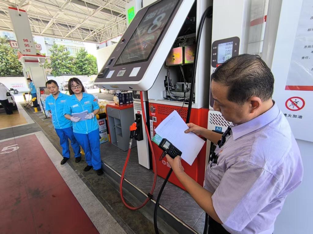 汽車加完油，留在加油槍和油管里的油計(jì)費(fèi)嗎？