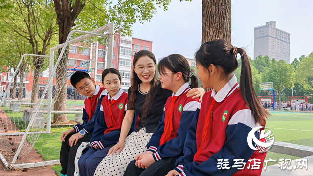 “育”見(jiàn)未來(lái)·名師風(fēng)采|馮丹：以愛(ài)為舟 以智領(lǐng)航