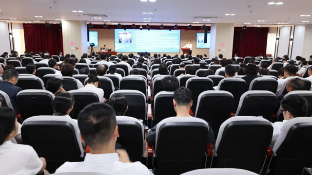  功能醫(yī)學權(quán)威專家何健博士蒞臨鄭州大學附屬腦病醫(yī)院（駐馬店市第二人民醫(yī)院），共話腦健康管理新篇章