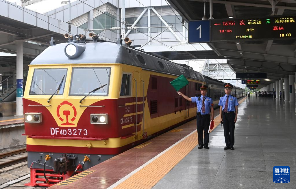 中越國(guó)際聯(lián)運(yùn)旅客列車(chē)時(shí)隔五年恢復(fù)開(kāi)行