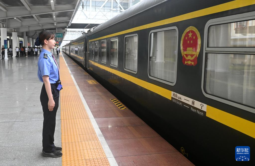 中越國(guó)際聯(lián)運(yùn)旅客列車(chē)時(shí)隔五年恢復(fù)開(kāi)行