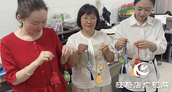 “巧手縫香囊 安康迎端午”——駐馬店市第三十三小學工會組織開展端午節(jié)手工制作香囊活動