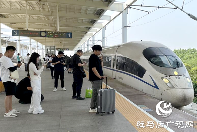 駐馬店車務(wù)段加開37趟列車保障端午假期旅客出行