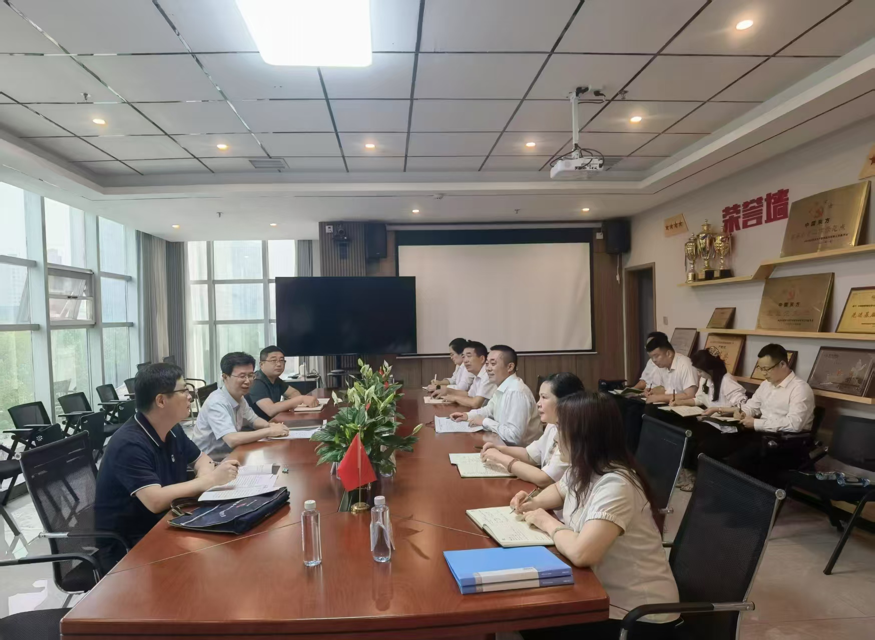 駐馬店市金融監(jiān)管分局調(diào)研組到中華財(cái)險(xiǎn)駐馬店中支督導(dǎo)調(diào)研