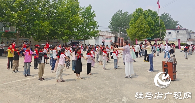 藝術(shù)之花綻鄉(xiāng)村 愛心溫暖潤童心