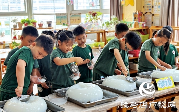 平輿縣第二幼兒園“我的節(jié)日我做主”親子游園活動(dòng)：雙節(jié)同慶，共促成長    